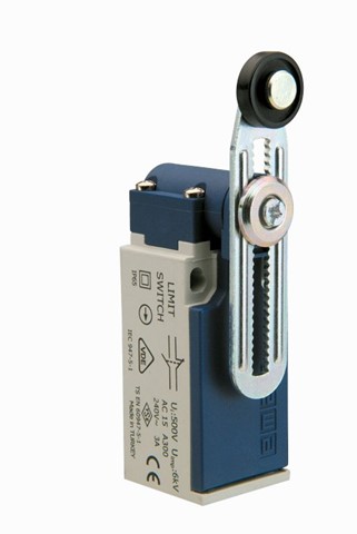 Выключатель концевой синхроного переключения угловой 2-х направленный с металлической консолью и пластиковым роликом Ф18мм на коротком регулируемом рычаге (1НО+2НЗ), L5K25MEP122 | код L5K25MEP122 | EMAS Выключатель концевой синхроного переключения угловой 2-х направленный с металлической консолью и пластиковым роликом Ф18мм на коротком регулируемом рычаге (1НО+2НЗ), L5K25MEP122 | код L5K25MEP122 | EMAS