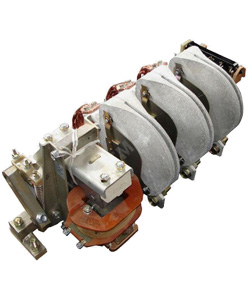 Контактор электромагнитный КТ-6063 У3, 1000А, 380В, 2з+2р, 3 полюса, установка на плите, | код ET010473 | Электротехник Контактор электромагнитный КТ-6063 У3, 1000А, 380В, 2з+2р, 3 полюса, установка на плите, | код ET010473 | Электротехник