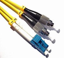 Патч-корд оптический TWT, PVC, дуплексный, FC/APC-FC/UPC, SM OS2, 5.0 м | код TWT-2FC-2FC/SAU-5.0 | TWT