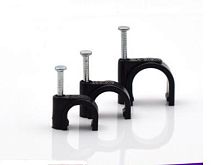 Скоба 4мм круглая пластиковая -черная HLT | код 084-07-098 | HLT