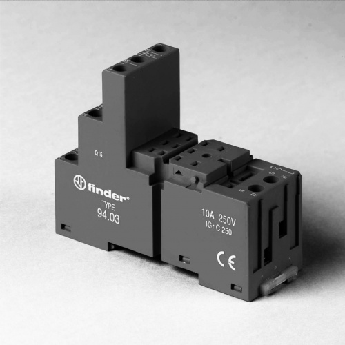 Розетка с винтовыми клеммами (с зажимной клетью) для реле 55.33, таймера 85.03, применяются модули 86.00, 99.02, в комплекте пластиковая клипса 094.91.3, версия: черный цвет (заказ минимум/кратно 1000шт) | код 94030SPA | FINDER