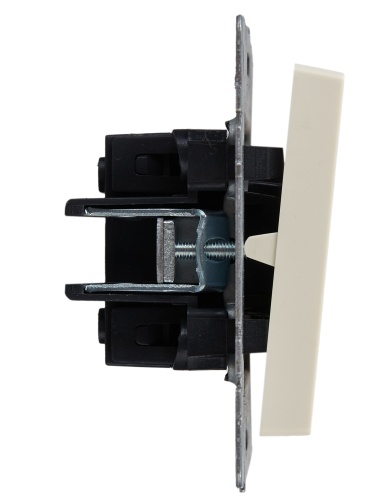 BRITE Выключатель 3-клавишный 10А ВС10-3-0-БрКр бежевый | код BR-V30-0-10-K10 | IEK фото 5