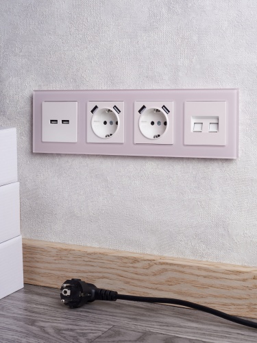 BRITE Рамка 4-мест. РУ-4-2-Бр стекло розовый матовый IEK | код BR-M42-G-31-K14 | IEK фото 4