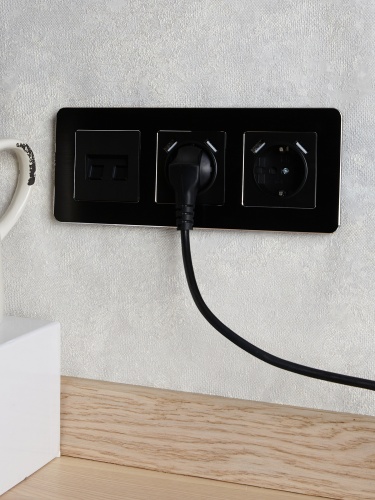 BRITE Рамка 3-мест. РУ-3-1-Бр металл черн. RE AL IEK | код BR-M32-M-21-K02 | IEK фото 3 BRITE Рамка 3-мест. РУ-3-1-Бр металл черн. RE AL IEK | код BR-M32-M-21-K02 | IEK фото 3