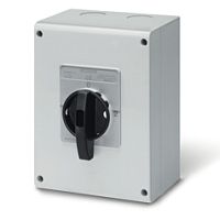 Переключатель реверсивный I-0-II, 3P, 63A, 690VAC, габ. С2, черная блок. рукоятка, в пластм. корпусе IP55, ISOLATORS | код 590.GE6303-C | Scame