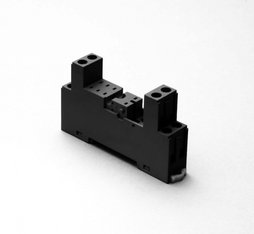Розетка с винтовыми клеммами (с зажимной клетью) для реле 40.31, применяются модули 99.80, в комплекте пластиковая клипса 095.91.3, версия: черный цвет (заказ минимум/кратно 1000шт) | код 958330SPA | FINDER