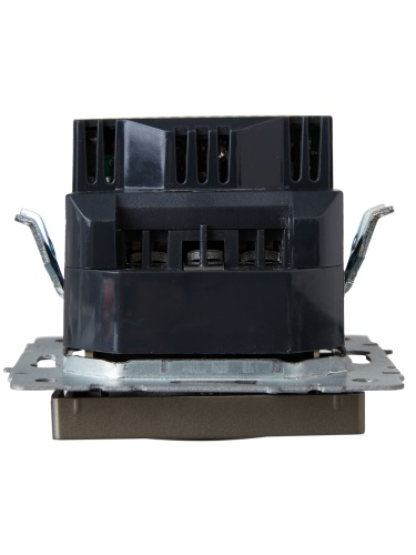 Розетка BRITE РЮш10-1-БрШ 16А с USB A+A 2.1А с заземл. защ. шторки шампань | код. BR-R14-16-U21-D21-K37 | IEK фото 5