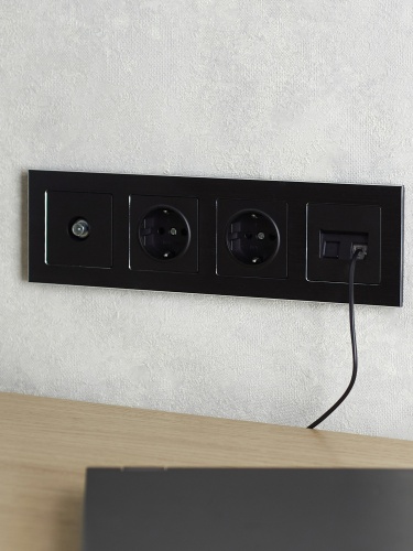 Рамка 4-м BRITE РУ-4-1-БрЧ металл черн. | код. BR-M42-M-K02 | IEK фото 4