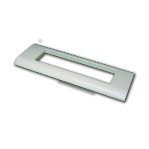 Пластиковая накладка на цоколь, 135x45, белая | код LAN-FR45x135-WH | LANMASTER Пластиковая накладка на цоколь, 135x45, белая | код LAN-FR45x135-WH | LANMASTER