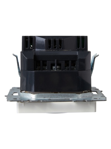 Розетка BRITE РЮш10-2-БрБ 16А с USB A+A 3.1А с заземл. защ. шторки бел. | код. BR-R14-16-U21-D31-K01 | IEK фото 4