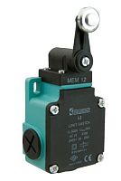 Выключатель концевой синхроного переключения угловой 2-х направленный с пластмассовой консолью и металлическим роликом Ф18мм (1НО+2НЗ), L2K25MEM121 | код L2K25MEM121 | EMAS