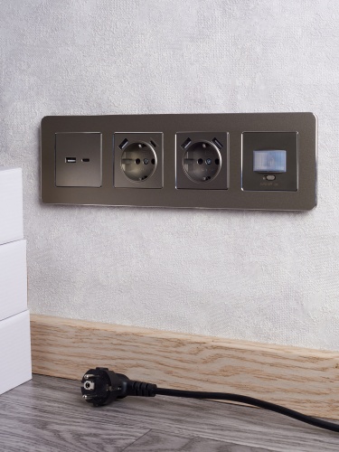 Розетка BRITE РЮш11-1-БрШ 16А с USB A+C 18Вт с заземл. защ. шторки шампань | код. BR-R14-16-U22-018-K37 | IEK фото 6 Розетка BRITE РЮш11-1-БрШ 16А с USB A+C 18Вт с заземл. защ. шторки шампань | код. BR-R14-16-U22-018-K37 | IEK фото 6