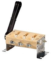 Выключатель-разъединитель ВР32-31 А 31240-00 УХЛ3, 100А, несъёмная передняя смещённая рукоятка, 3-х полюсный на одно направление, с дугогасительными камерами, IP00, (ЭТ) | код ET010841 | Электротехник