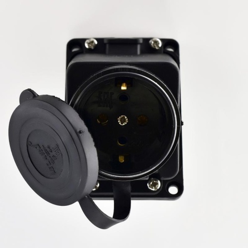 Розетка наклонная 2Р+РЕ 1х16А 220v (каучук) | код 106-0400-0104/104 | Lezard