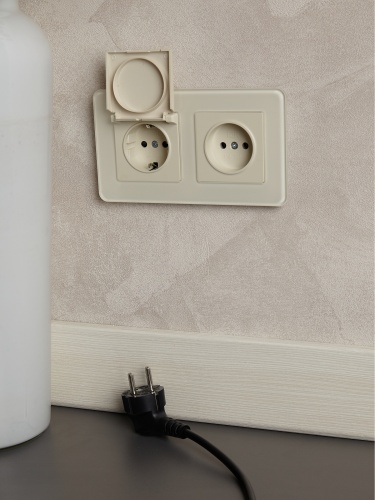 BRITE Рамка 2-мест. РУ-2-2-Бр стекло песчаный RE IEK | код BR-M22-G-41-K98 | IEK фото 2